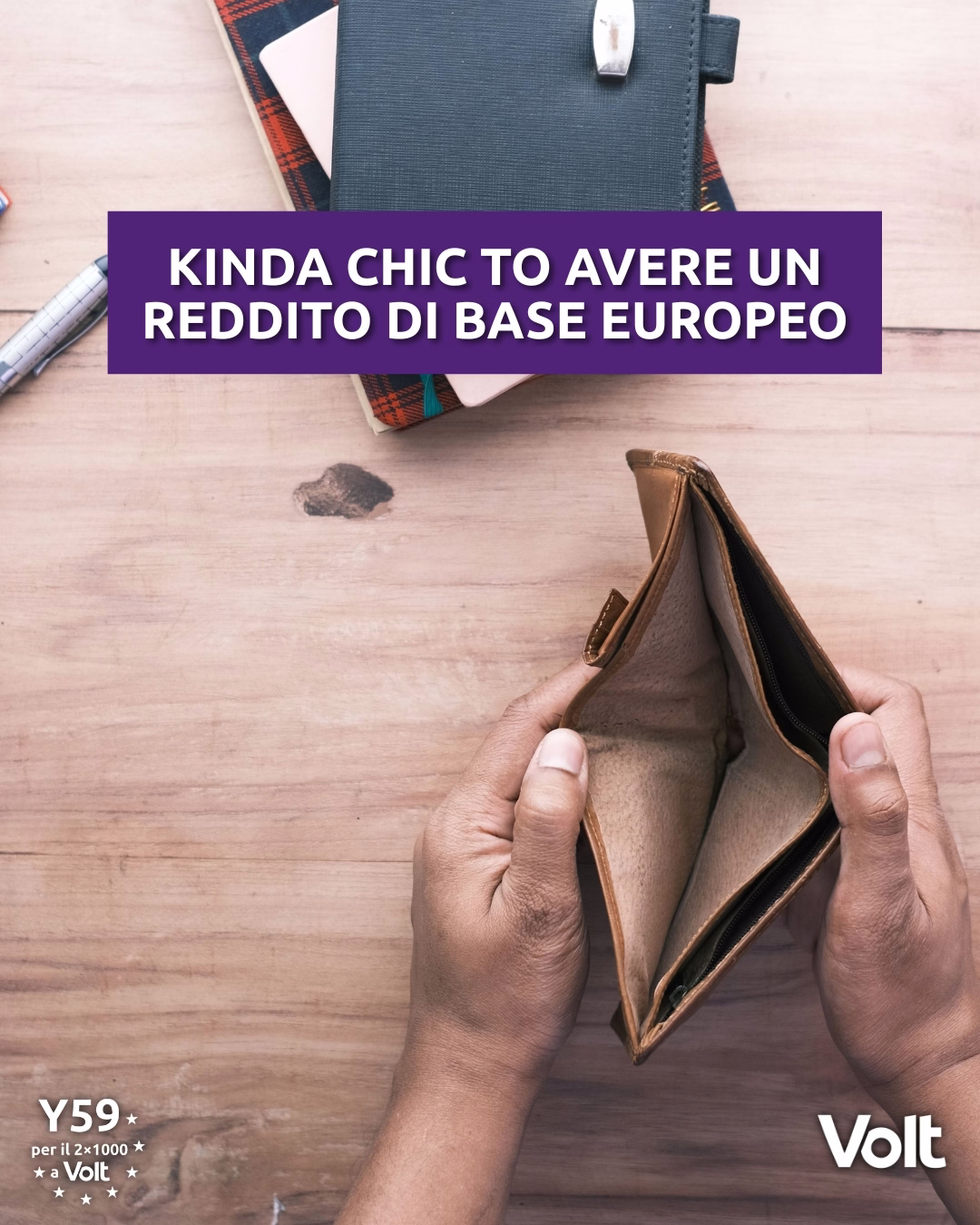 Reddito di base europeo
Mani aprono un portafoglio vuoto su un tavolo: grafica Volt sul reddito di base europeo, misura contro povertà e precarietà nell’Unione europea.